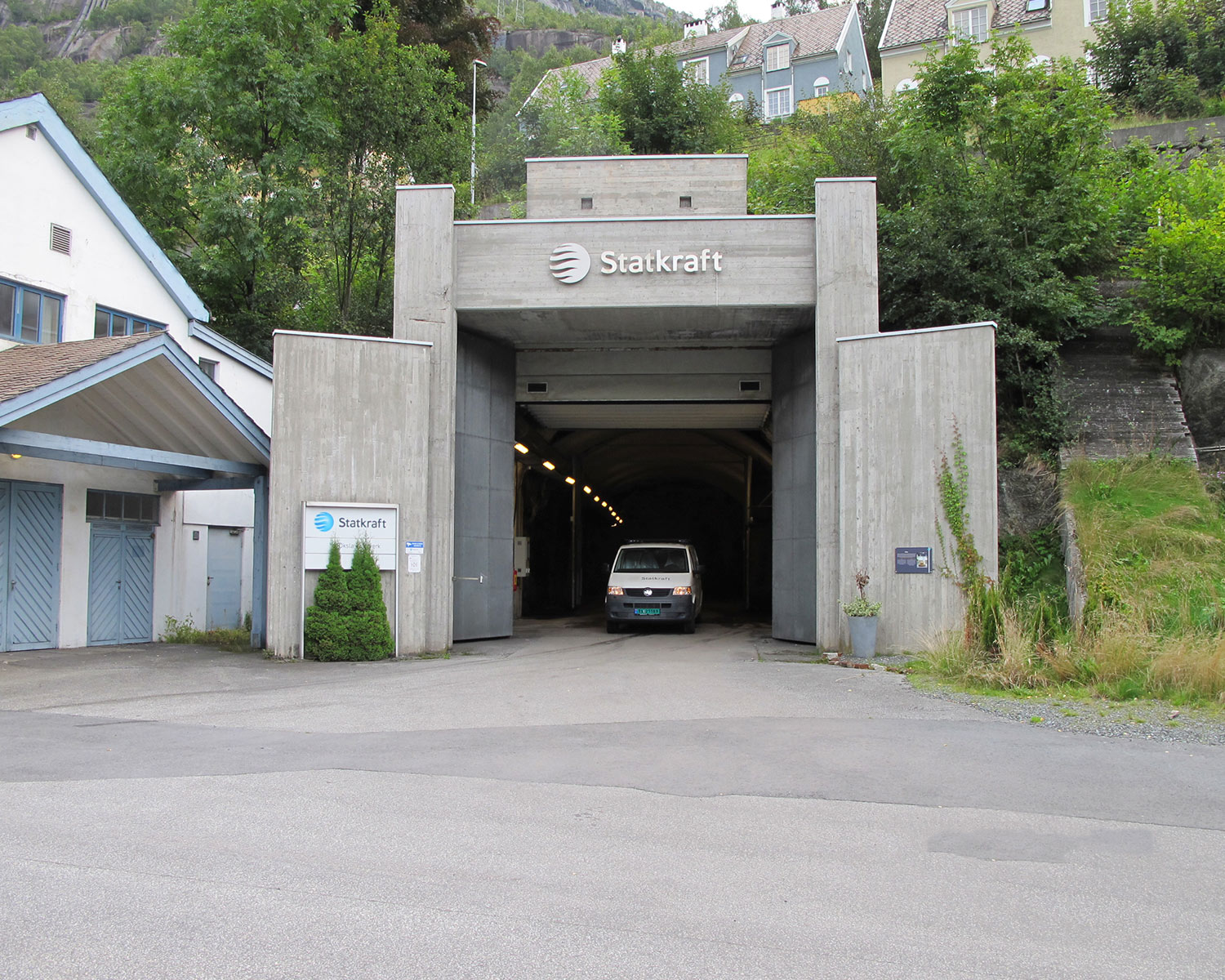 Van in entrance of entry portal at Oksla power plant. 