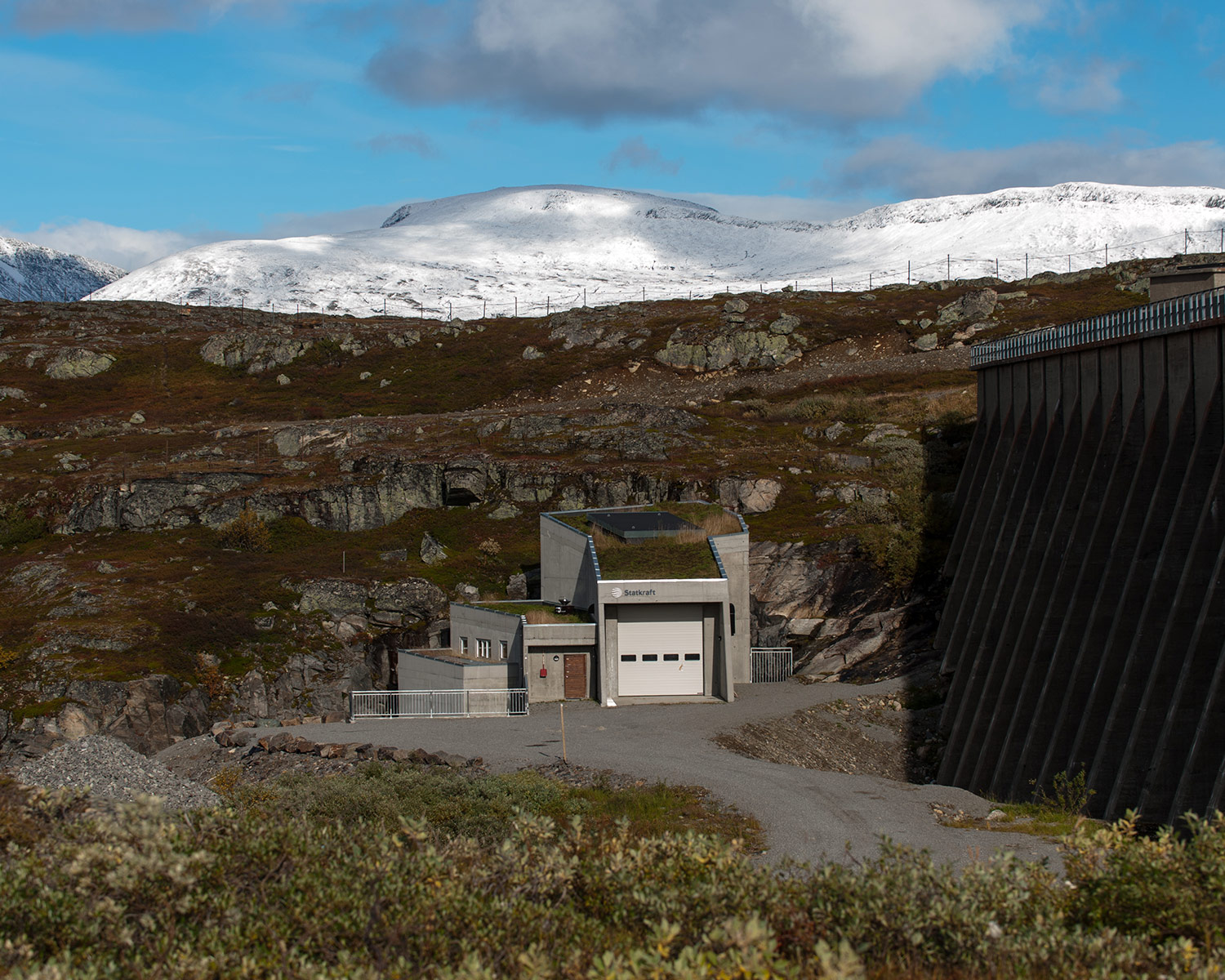 Sylsjø power plant from a distance. 